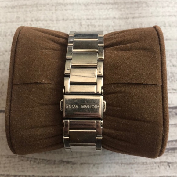 Michael Kors Watch - Picture 3 of 7
